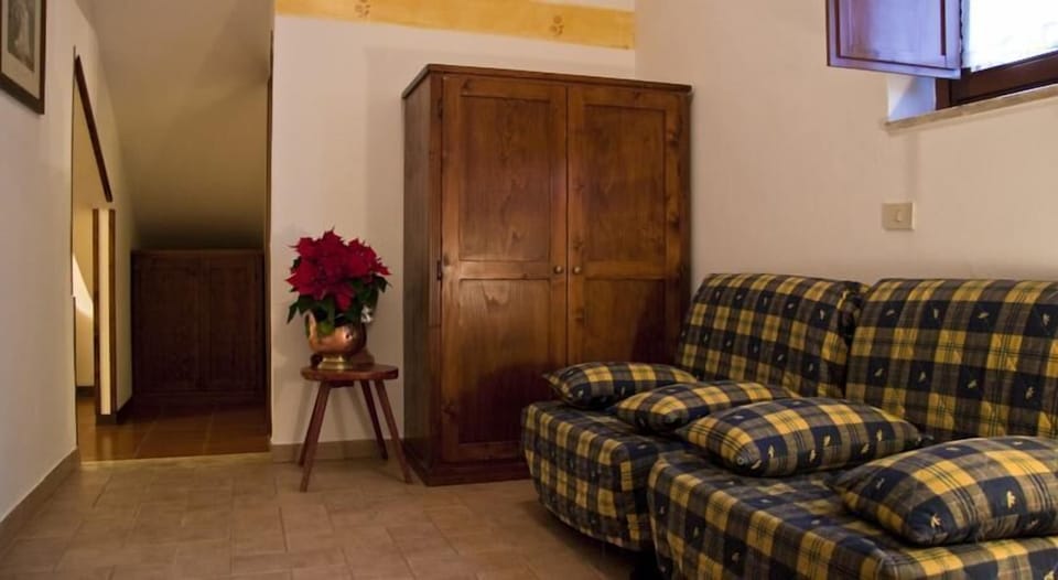 Standard Quadruple Room | Desk, iron/ironing board (on request), cribs (surcharge), WiFi (free)