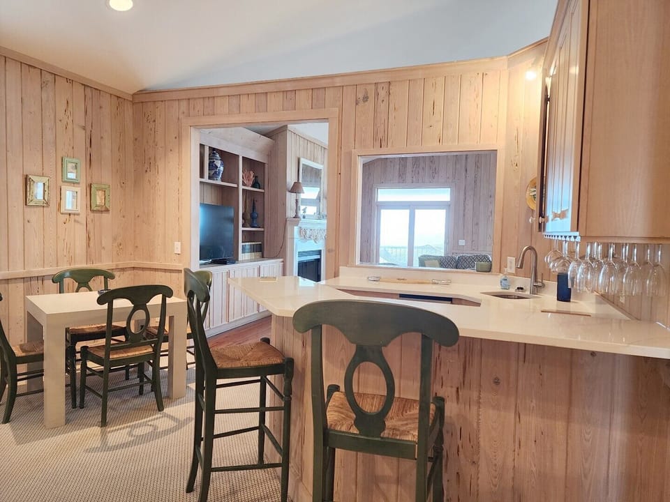 Wet Bar and Game Room