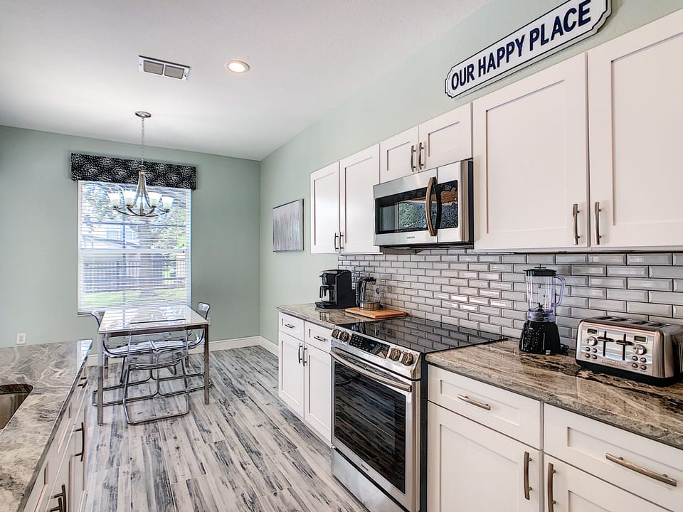 Kitchen and Breakfast Area