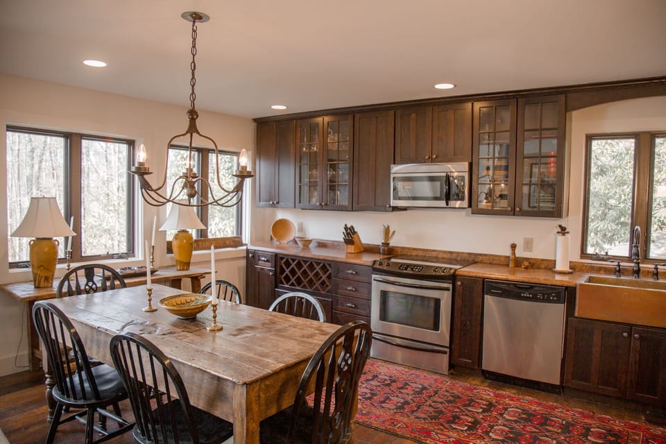 Kitchen/Dining Area