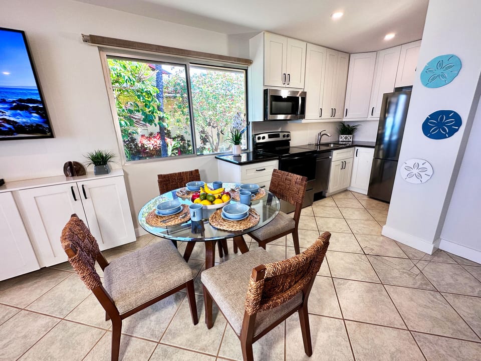 Enjoy a local tropical meal from home