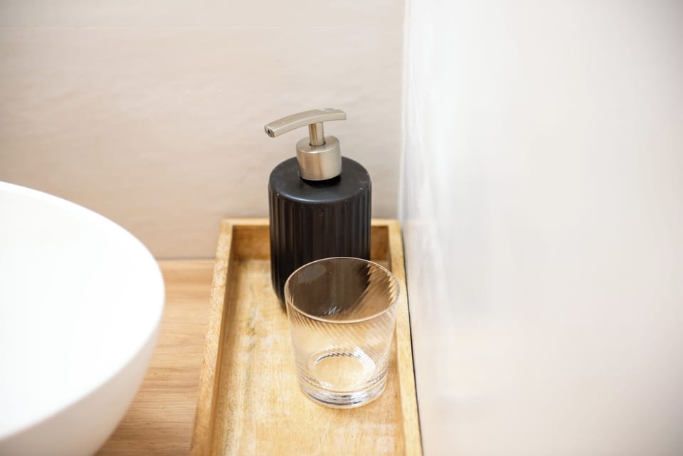 Superior Double Room | Bathroom | Shower, towels, soap, shampoo