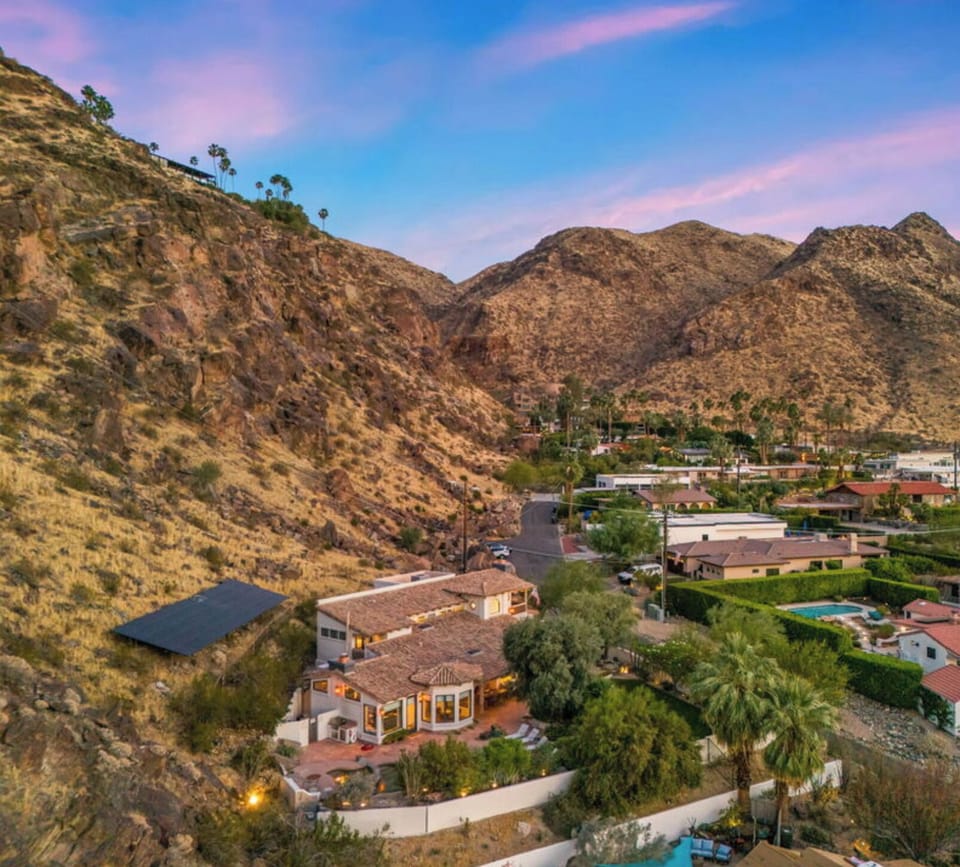 Life in the cove- hiking, nature, and a short jump to downtown Palm Springs.