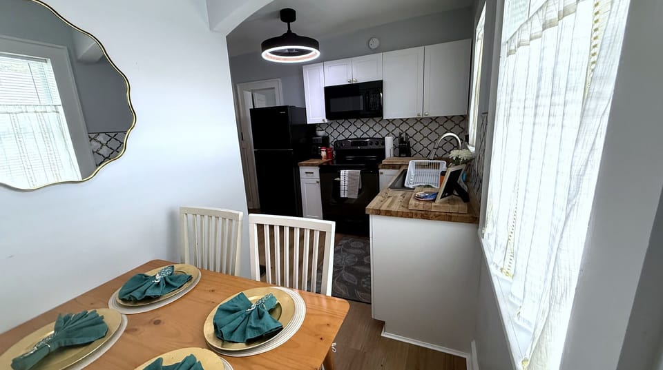 Sears 4 at dining area off kitchen