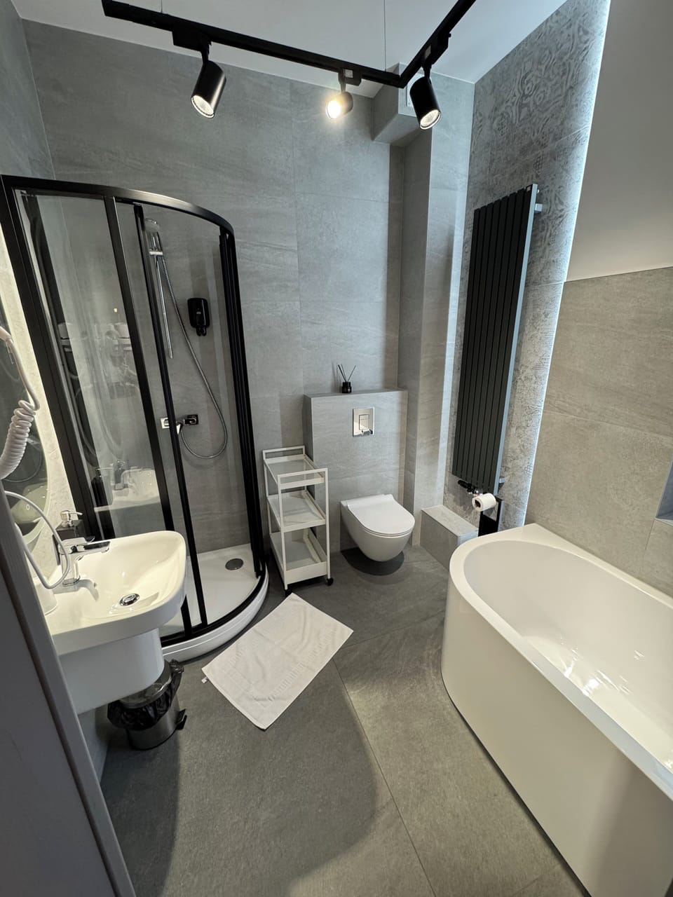 Standard Double Room | Bathroom | Bathtub, towels