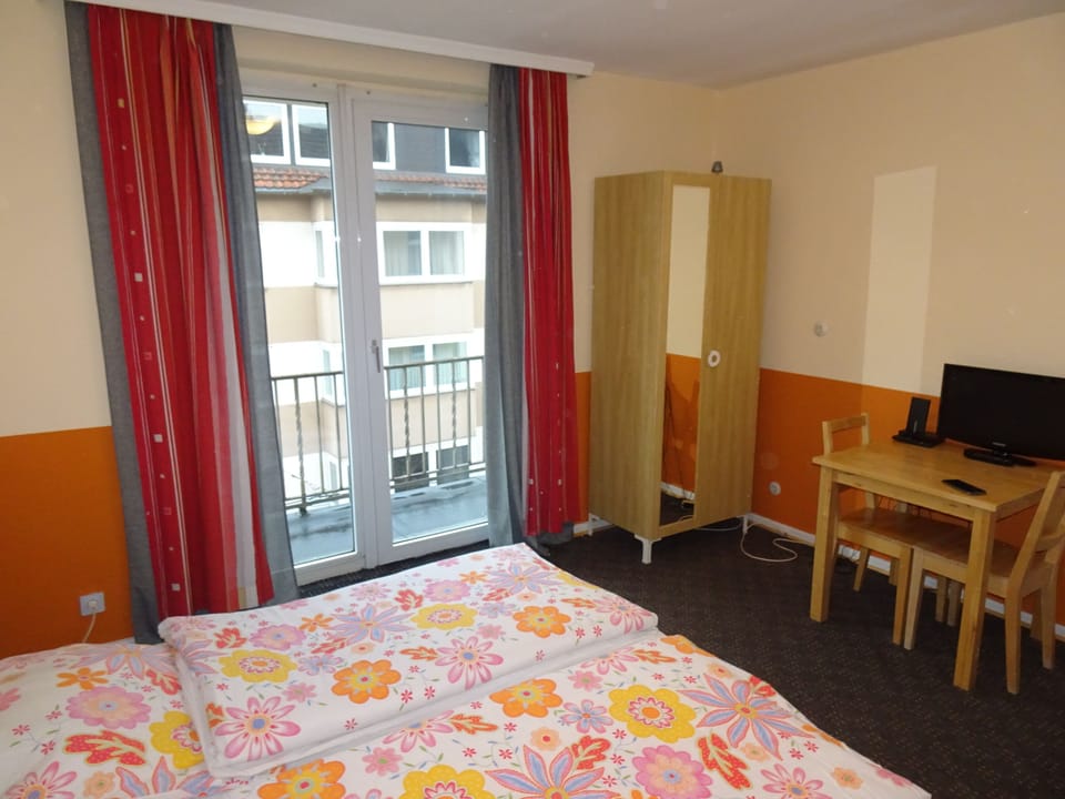 Double Room, Shared Bathroom | Iron/ironing board, free WiFi, bed sheets