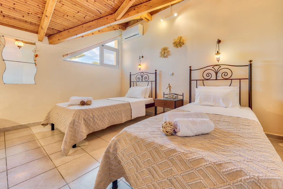 Suite | In-room safe, soundproofing, iron/ironing board, free cribs/infant beds