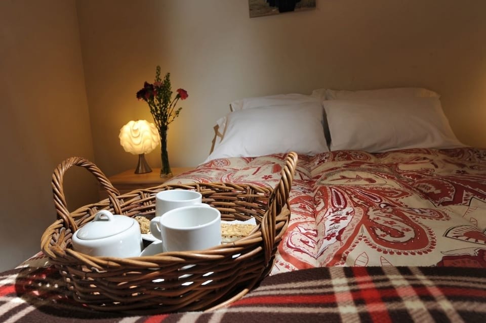 Classic Double Room, Private Bathroom | Down comforters, bed sheets