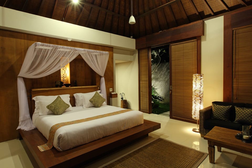 Suite, 1 Bedroom | Free minibar items, in-room safe, desk, iron/ironing board