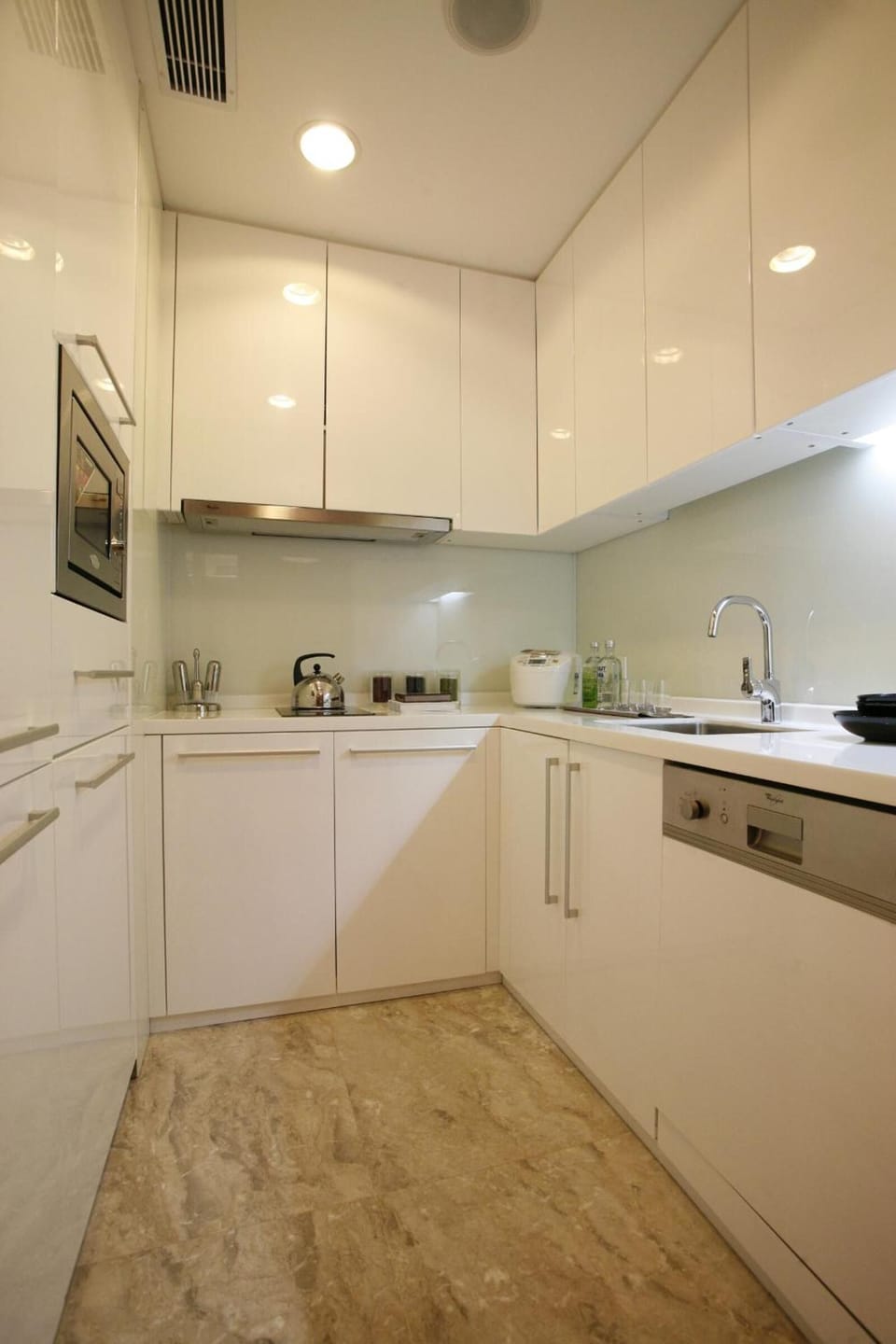 Fridge, microwave, stovetop