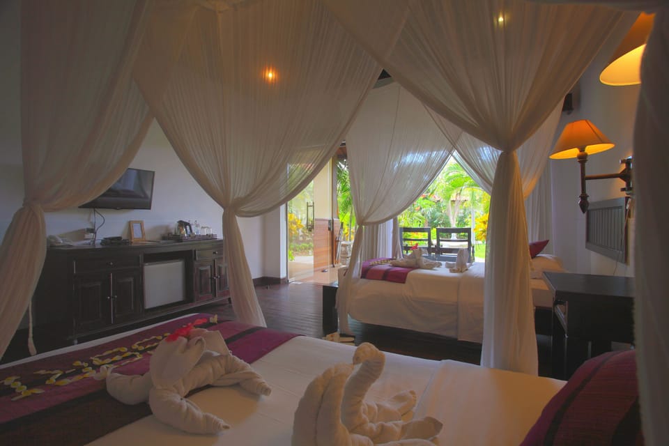 Premium Room, Garden View | Minibar, in-room safe, desk, free cribs/infant beds