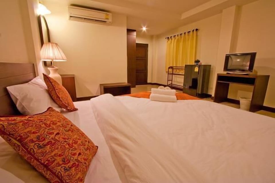 Premium bedding, individually furnished, desk, free WiFi