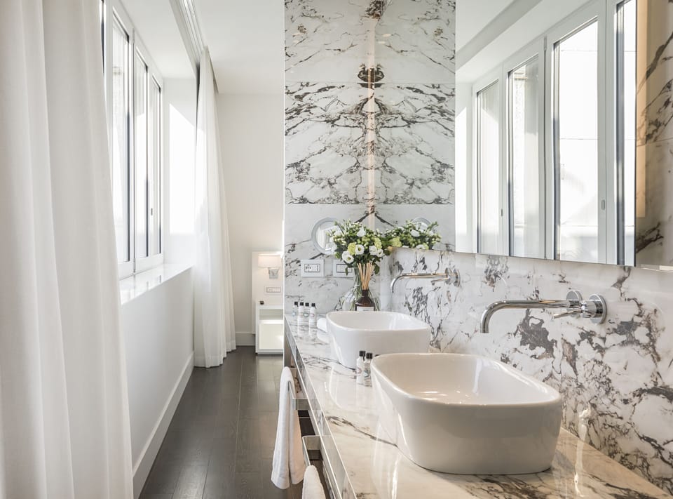 JUNIOR PREMIUM | Bathroom | Free toiletries, hair dryer, bathrobes, slippers