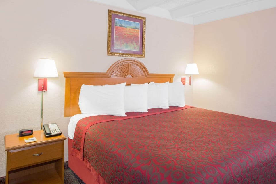 Standard Room, 1 King Bed | In-room safe, desk, iron/ironing board, rollaway beds