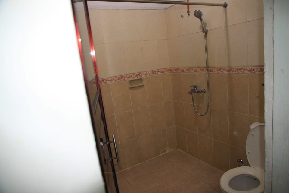 Family Room, 2 Bedrooms, Private Bathroom, Lake View | Bathroom | Shower, free toiletries, towels