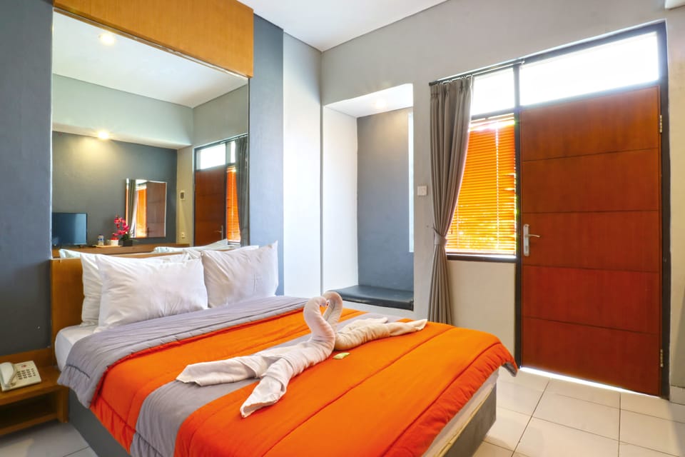 Melati Room | Desk, free WiFi