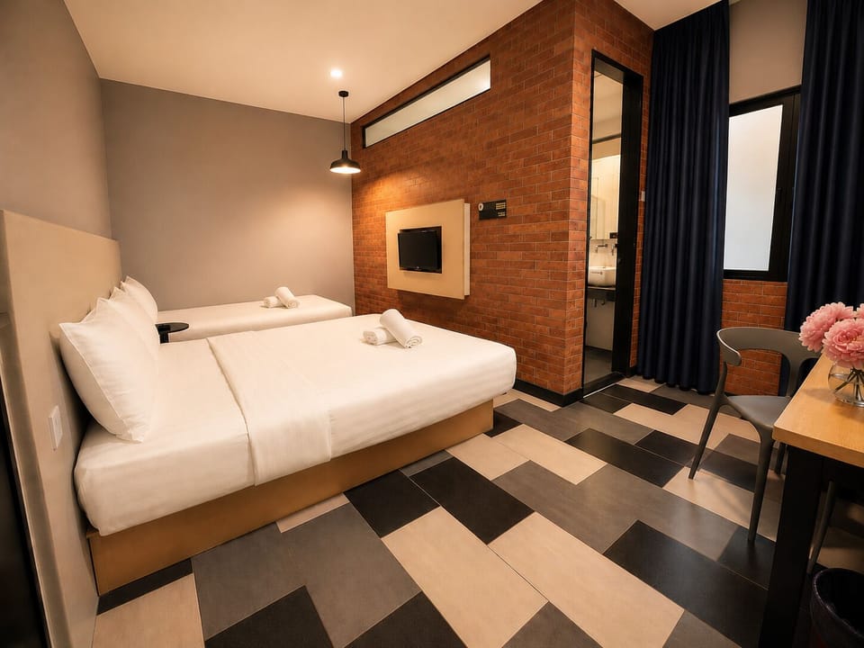 Superior Triple Room | In-room safe, desk, blackout drapes, WiFi (free)