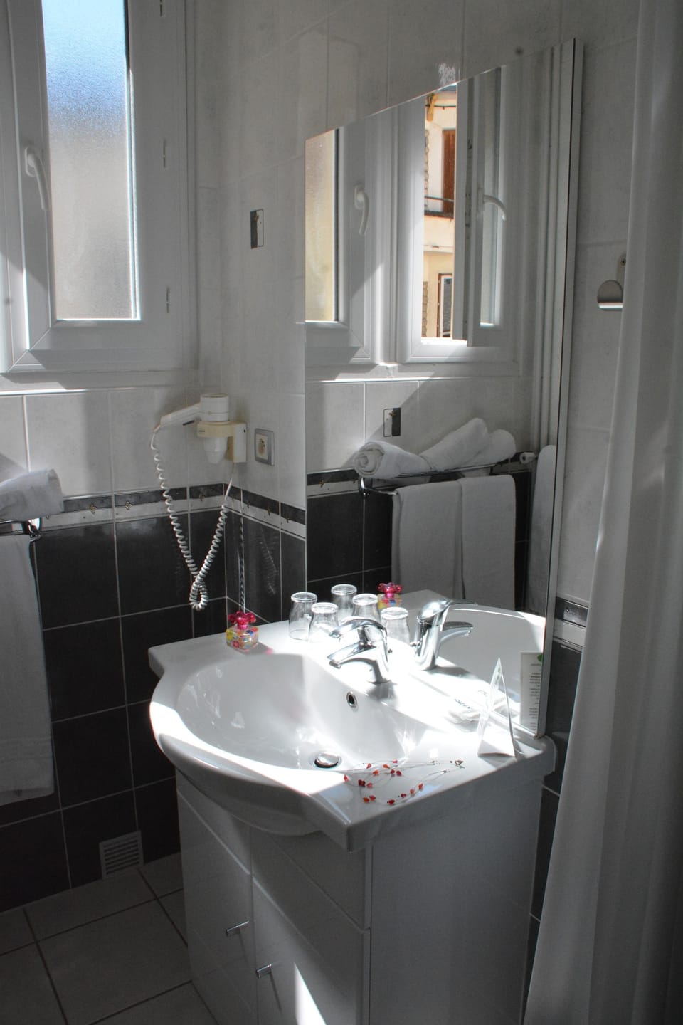 Standard Triple Room | Bathroom sink