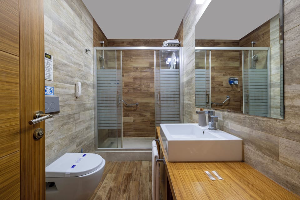 Standard Room, 1 Double Bed, City View | Bathroom | Hair dryer, slippers, towels, soap