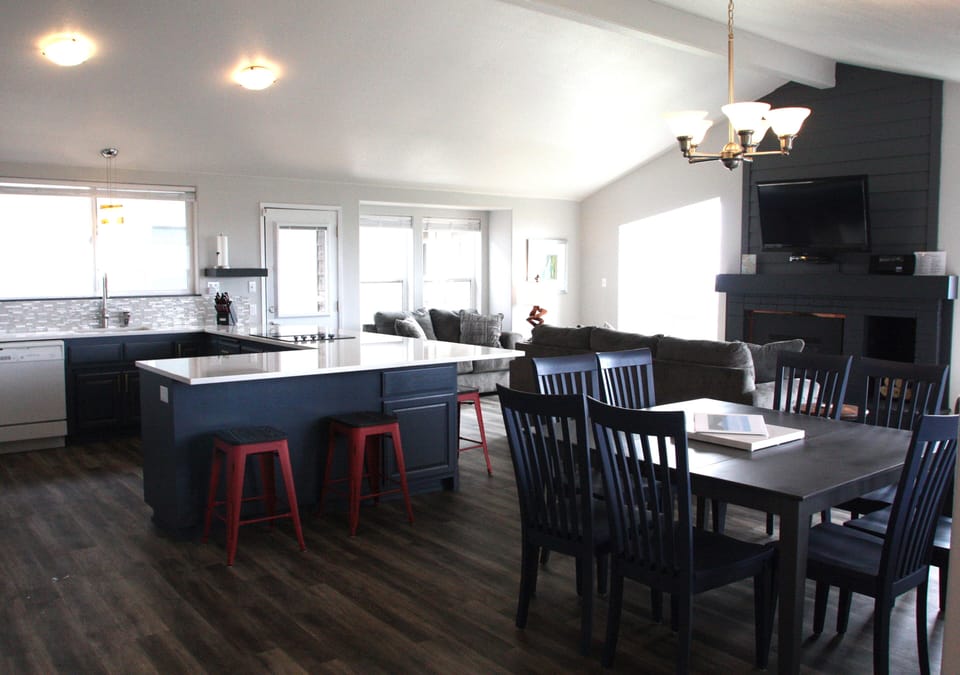 Spectacular open floor plan for your entertaining enjoyment.