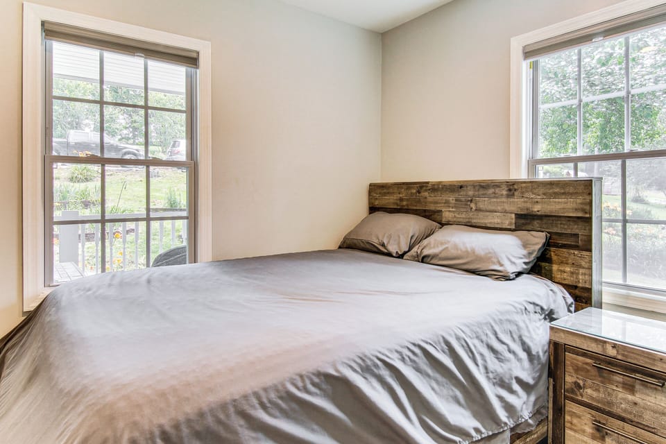Bedroom 2 | Queen Bed
