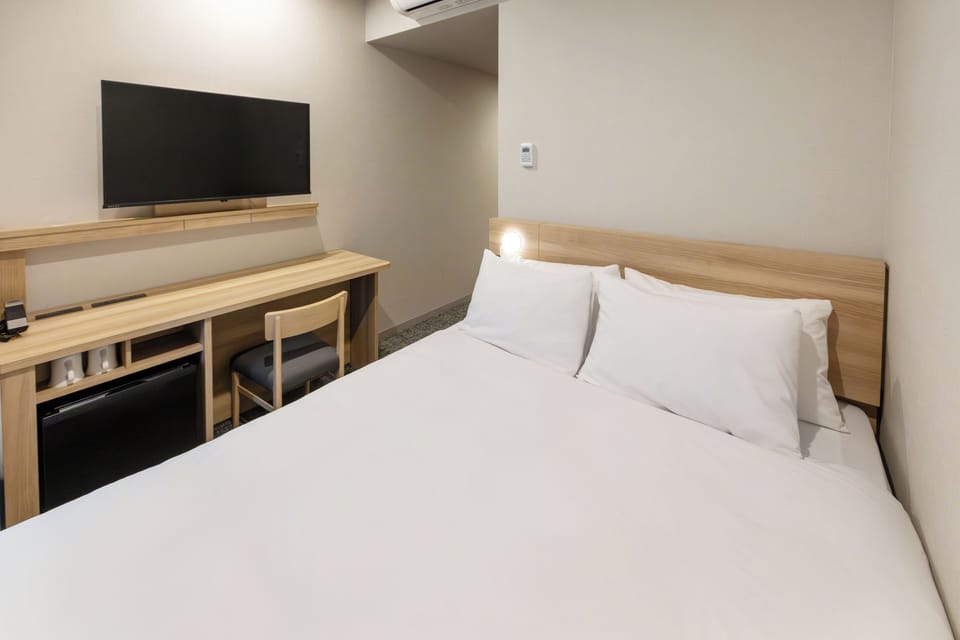 [Renovated] [Non-Smoking] Comfort Double | Desk, blackout drapes, iron/ironing board, free wired internet