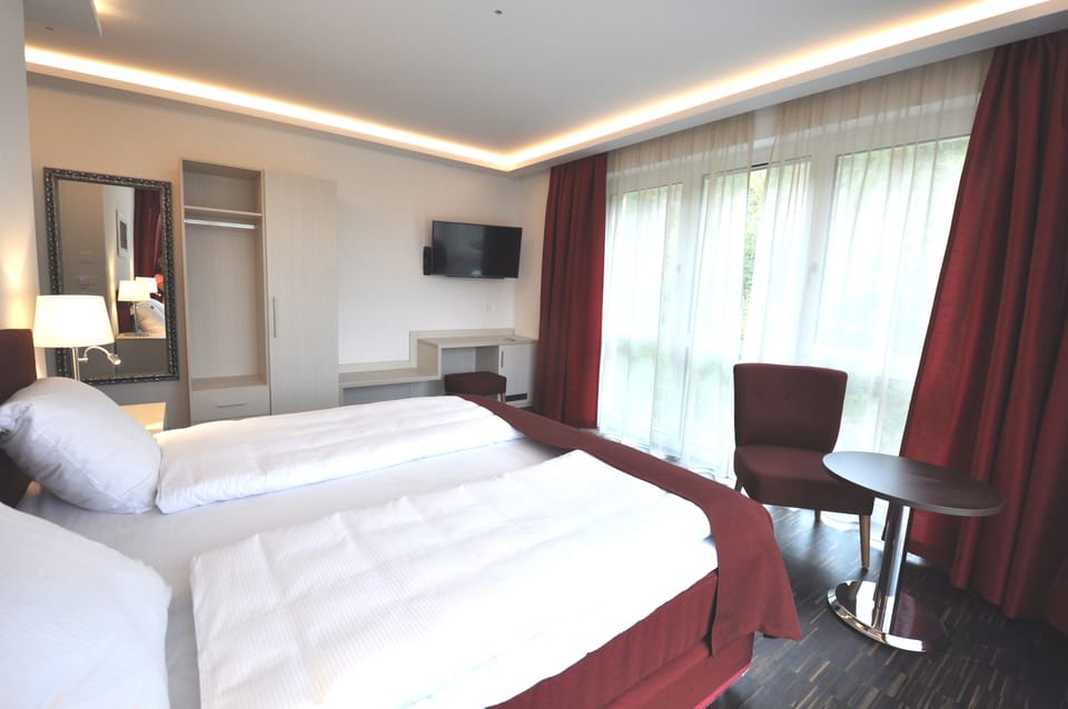 Premium Studio Suite | Premium bedding, down comforters, individually decorated