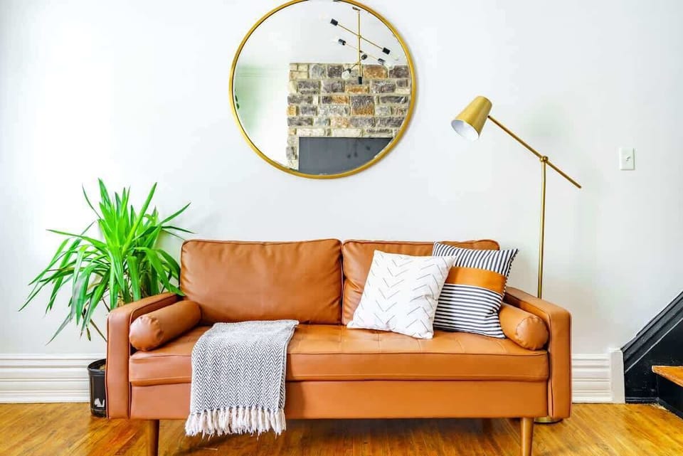 Bright, airy, and filled with personality, this living room combines earthy tones with striking details for a warm and inviting atmosphere.