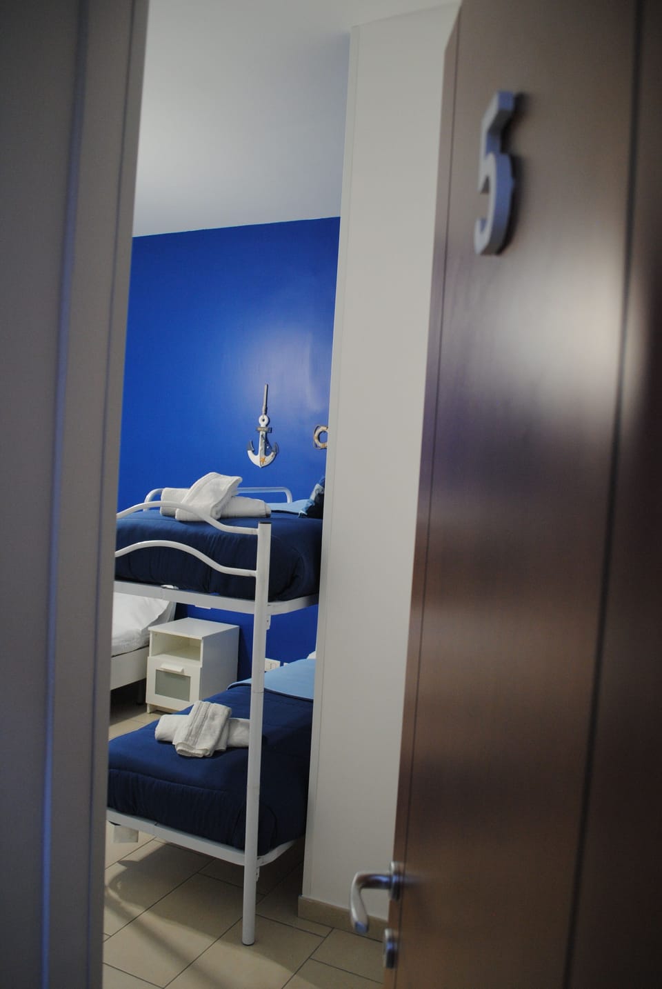 Triple Room | Desk, laptop workspace, WiFi (free)