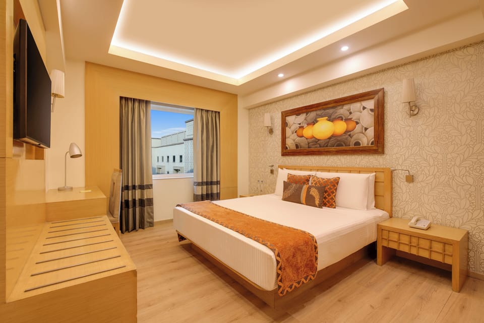 Executive Suite King | Premium bedding, memory foam beds, minibar, in-room safe