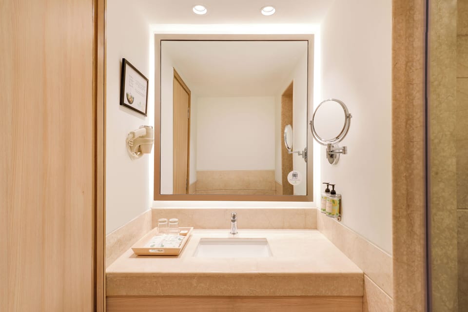 Rainfall showerhead, free toiletries, hair dryer, bathrobes