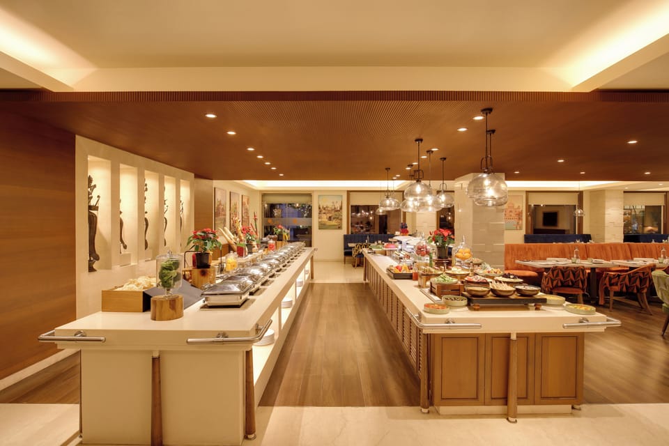 2 restaurants; breakfast, lunch, and dinner served