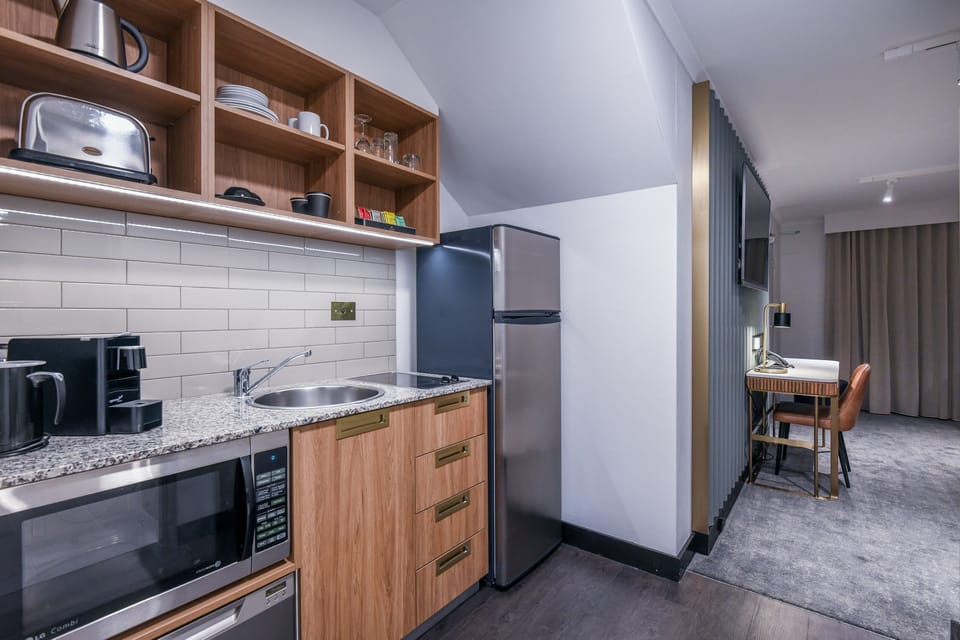 Espresso maker, fridge, electric kettle