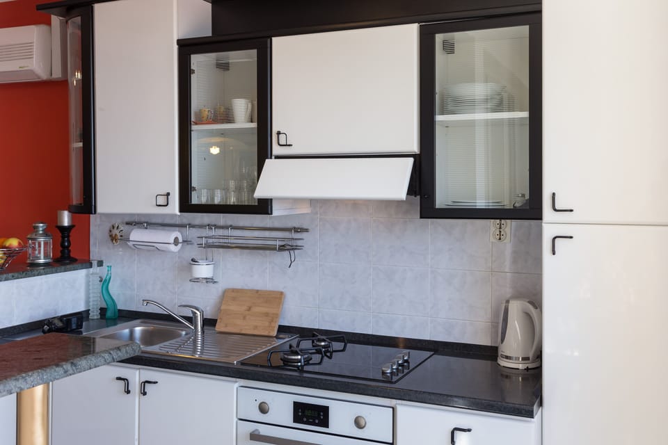 Apartment (Apartment with Balcony and  Sea View() | Private kitchen | Fridge, dining tables