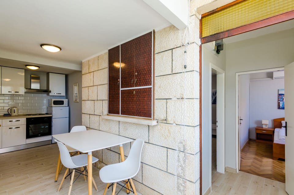 Apartment (Two Bedroom Apartment with Sea View -) | Dining room