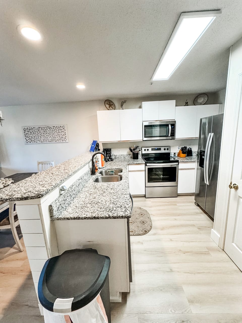 The kitchen is equipped with everything you need to make all your meals.
