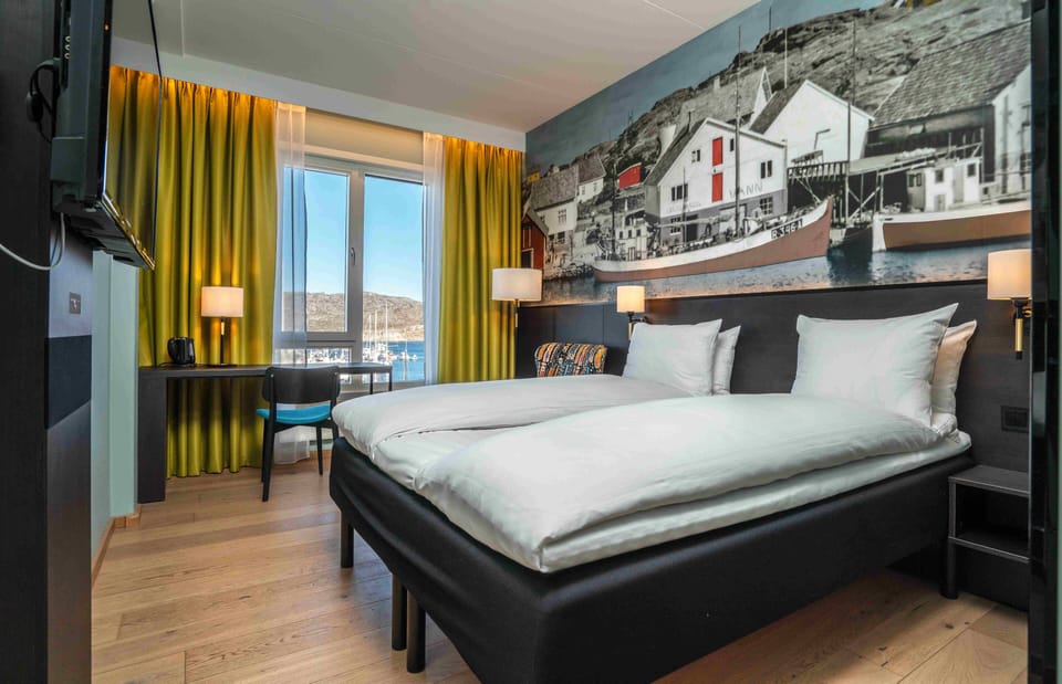 Premium bedding, pillowtop beds, minibar, desk