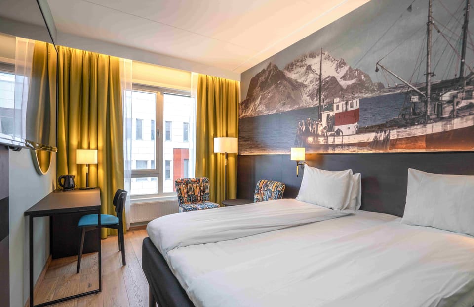 Standard Double Room, Non Smoking | Premium bedding, pillowtop beds, minibar, desk