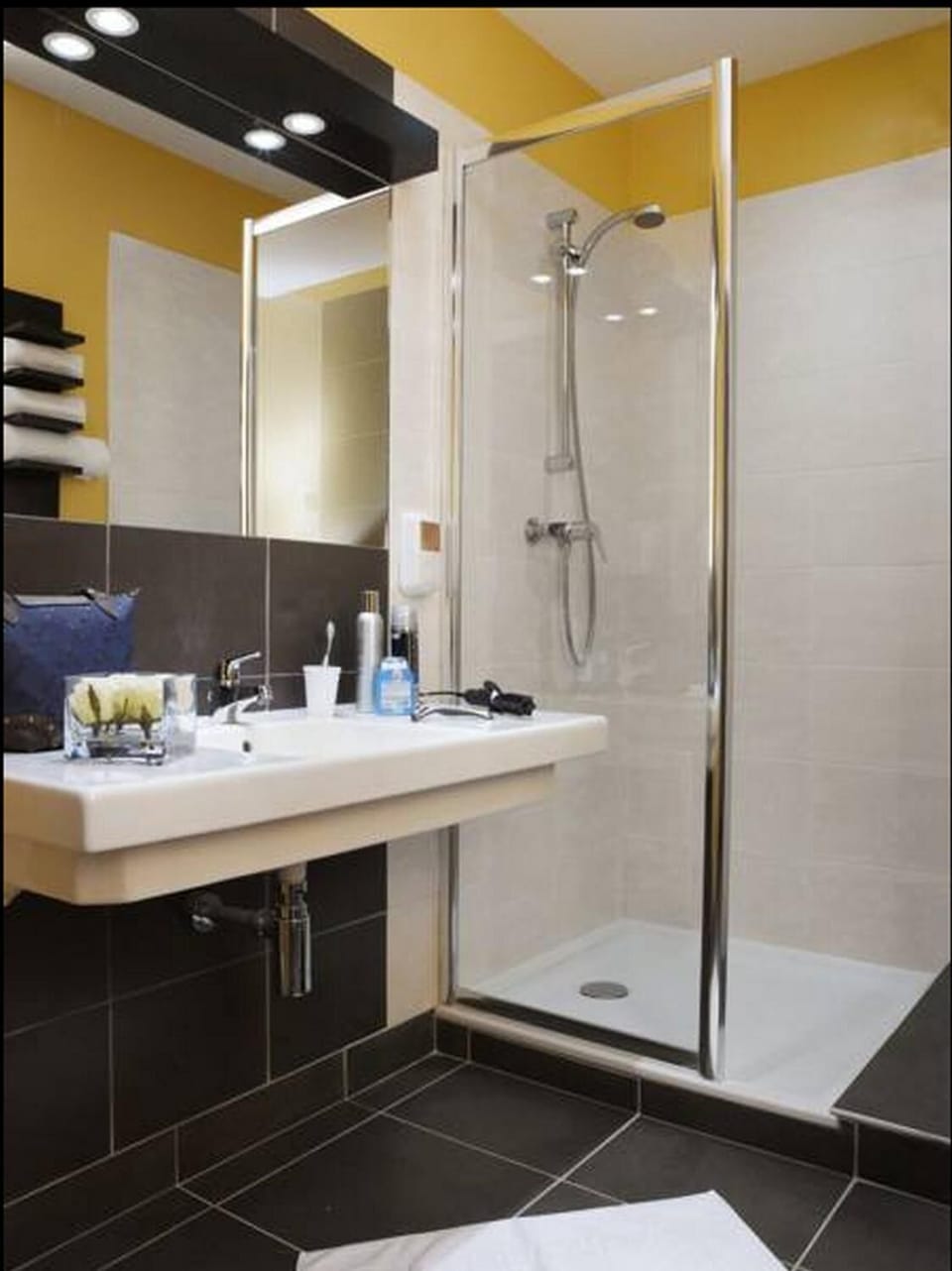 Shower, free toiletries, hair dryer, towels