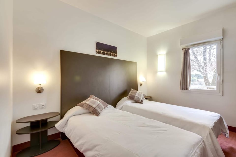 Twin Room | Individually decorated, individually furnished, desk, blackout drapes