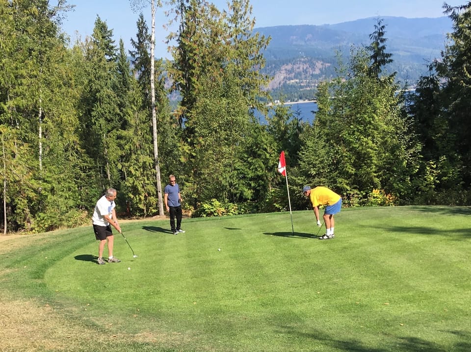 9 hole Golf on-site! Basic golf clubs and balls are provided