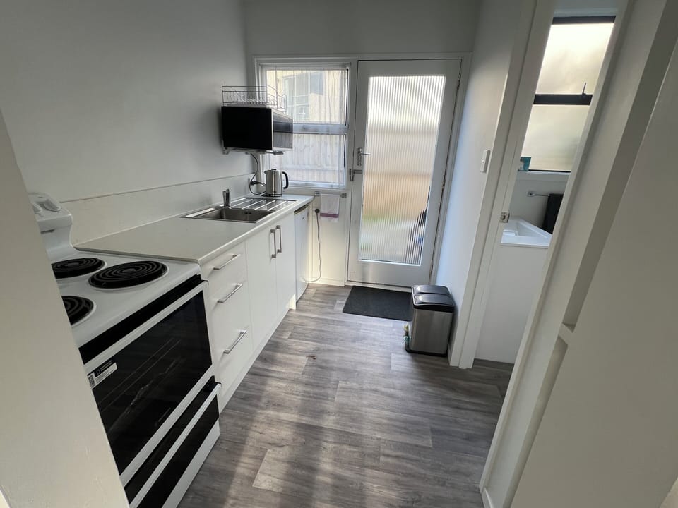 Studio | Private kitchen | Coffee/tea maker, fridge, microwave, oven