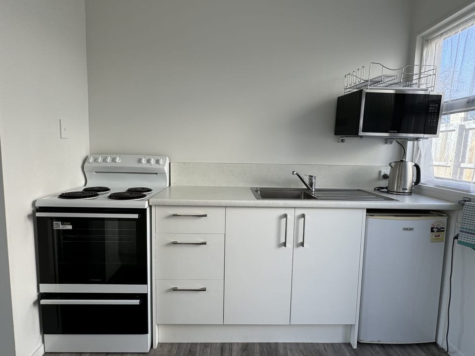 Studio | Private kitchen | Coffee/tea maker, fridge, microwave, oven