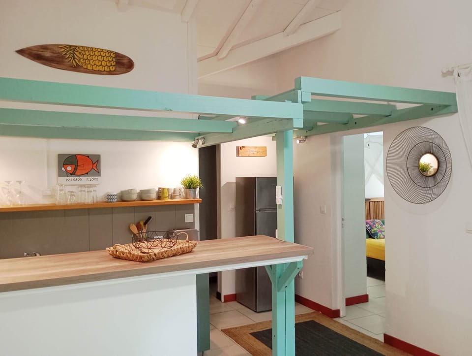 The kitchen of the Bambou cottage