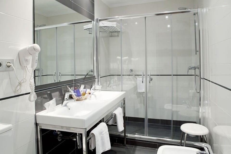 Minibar, in-room safe, desk, blackout drapes
