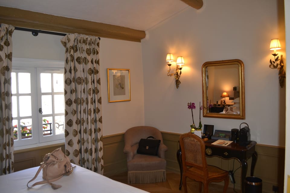 Room (Elegance) | Minibar, in-room safe, desk, blackout drapes