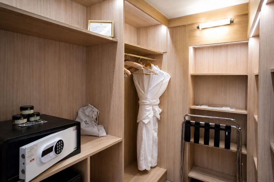 Duplex Suite Sea View | Minibar, in-room safe, desk, blackout drapes