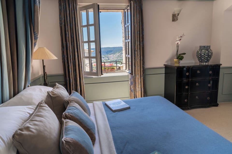 Junior Suite (Vallée) | Minibar, in-room safe, desk, blackout drapes