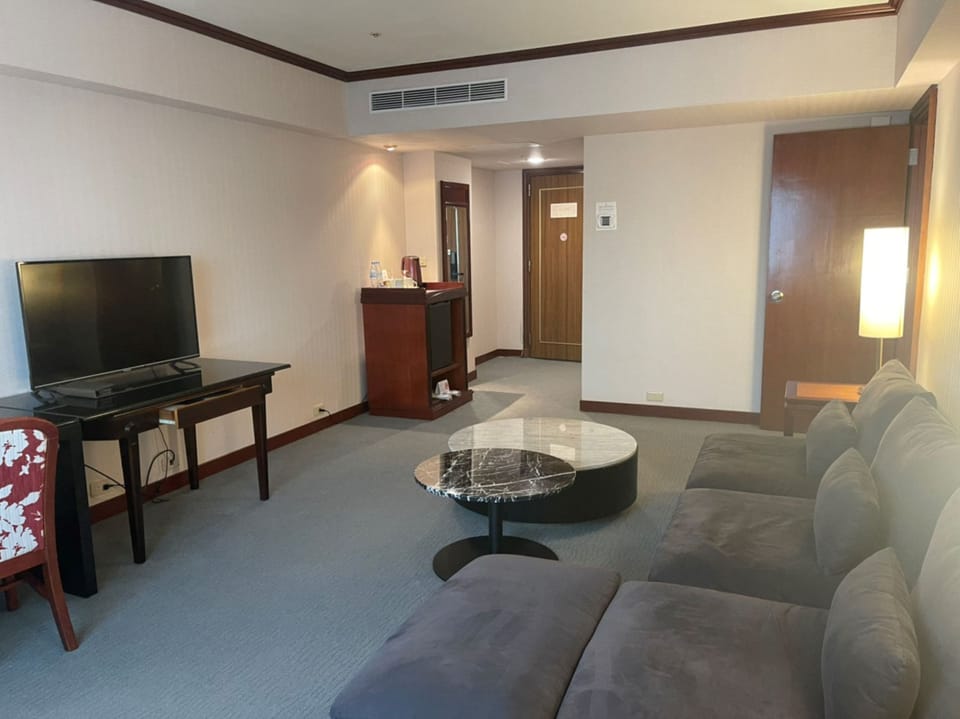 Rosewood Deluxe Suite | Living area | LCD TV