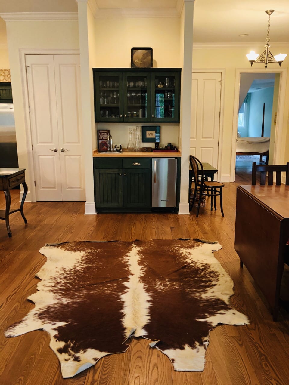 Drop leaf table for additional seating up to 8